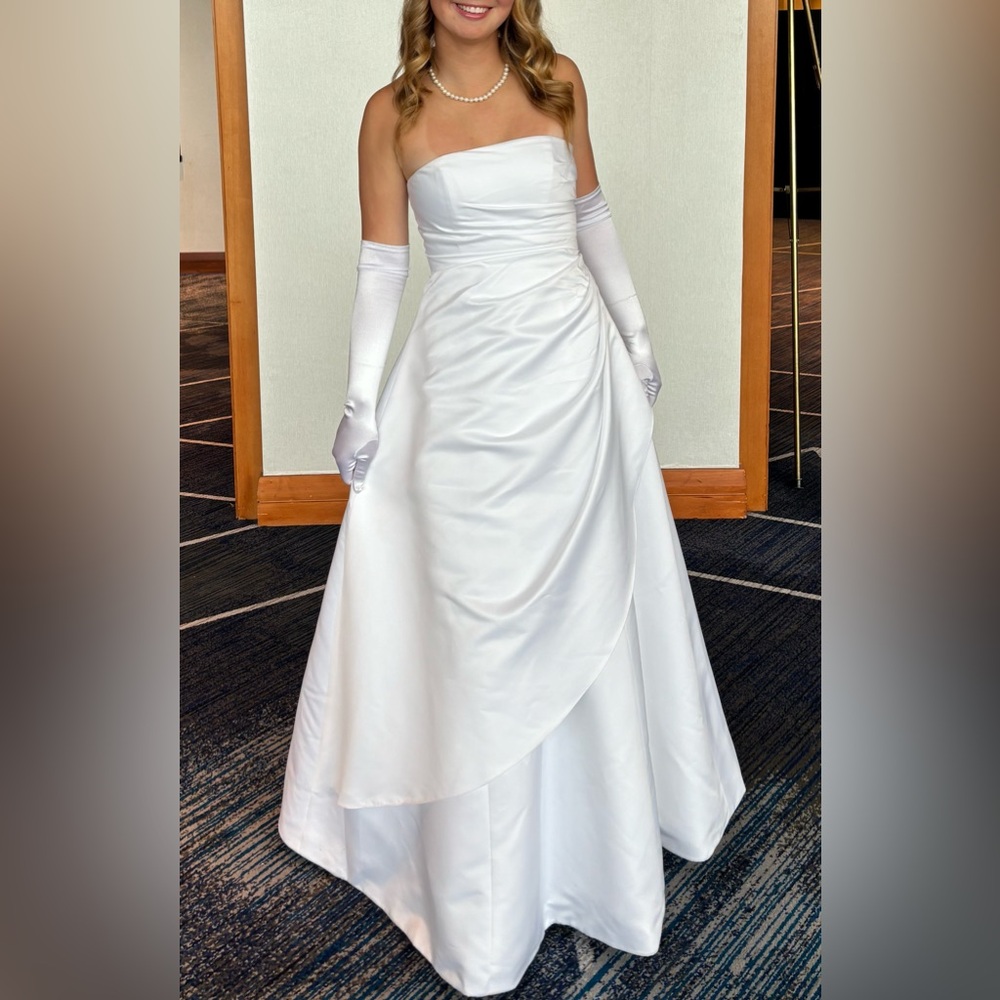 David's Bridal Strapless White Gown